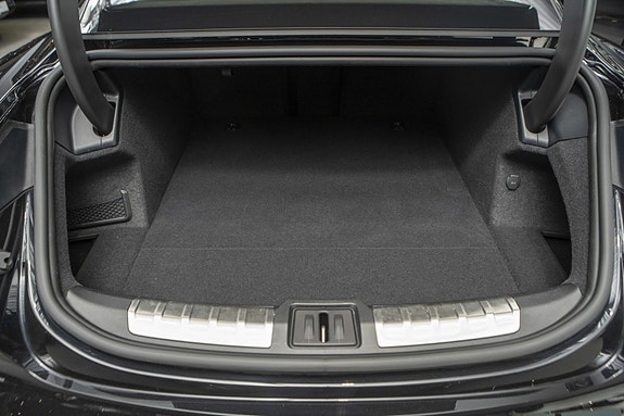 Porsche Taycan 17 of 23