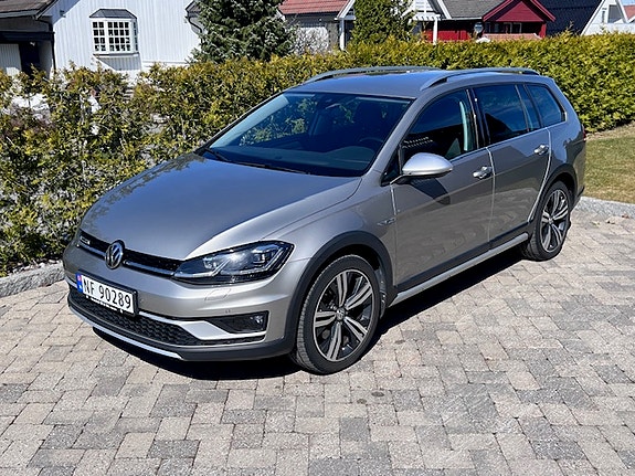 Volkswagen Golf VII 2 of 5