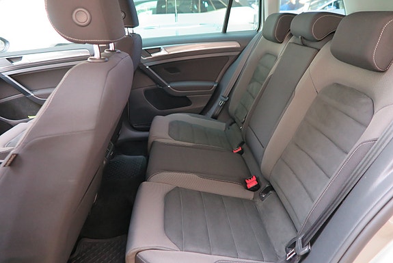 Volkswagen Golf Alltrack 7 of 18