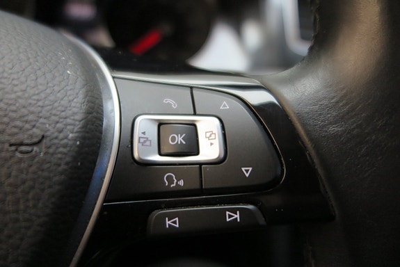 Volkswagen Golf Alltrack 10 of 18