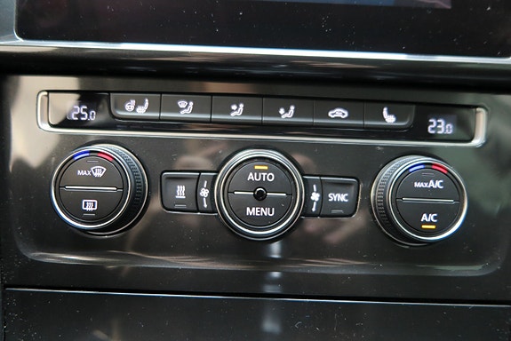 Volkswagen Golf Alltrack 11 of 18