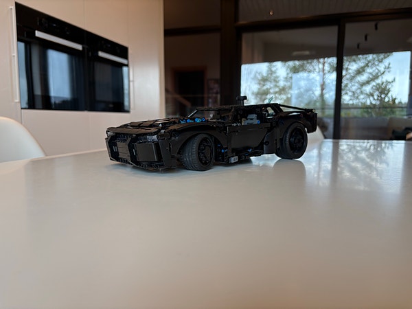 Kjempe kul LEGO Technic 42127 Batmans Batmobil