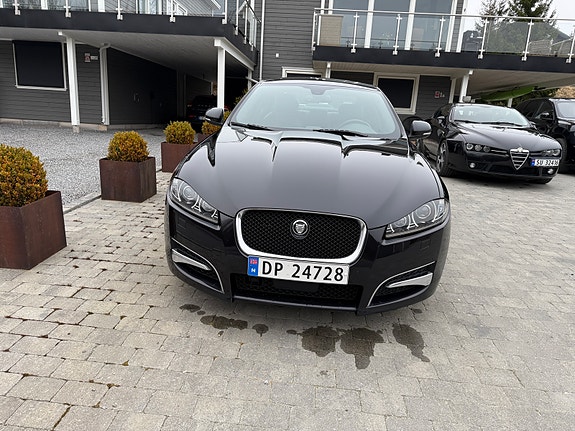 Jaguar XF 9 of 30