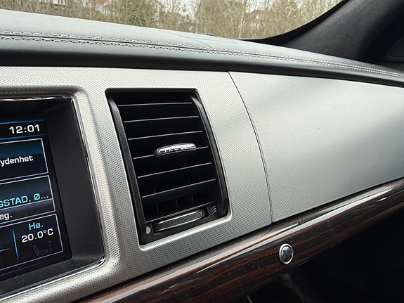 Jaguar XF 24 of 30