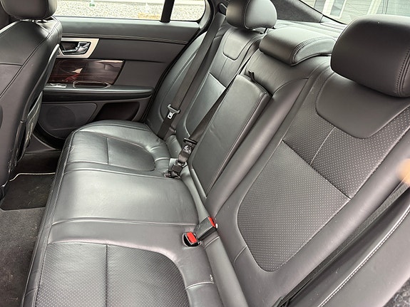 Jaguar XF 20 of 30