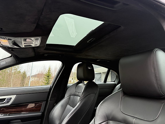 Jaguar XF 19 of 30