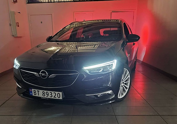 Opel Insignia 2 of 5