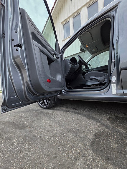 Volkswagen Caddy 21 of 30
