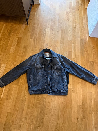 Acne Studios denimjakke – str. 46 – vasket sort/grå