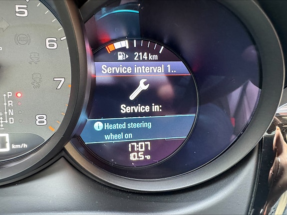 Porsche Macan 26 of 30