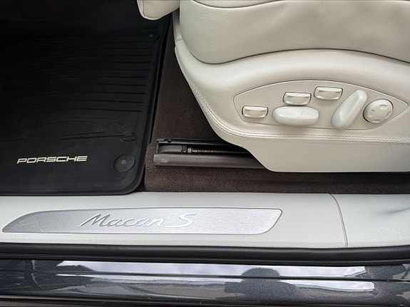 Porsche Macan 14 of 30
