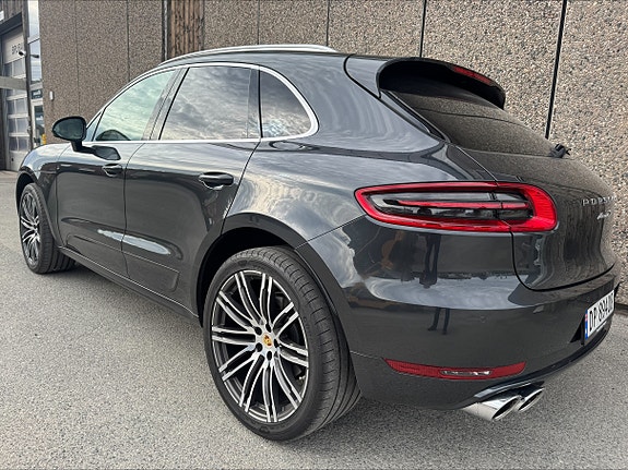 Porsche Macan 6 of 30