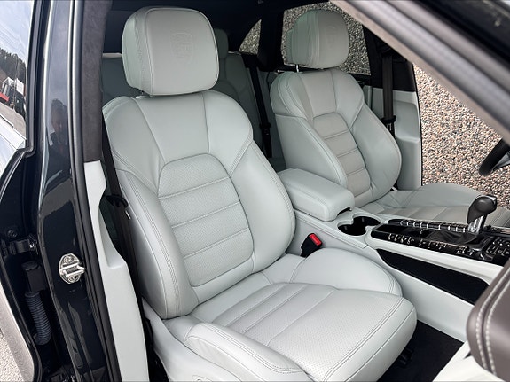 Porsche Macan 18 of 30