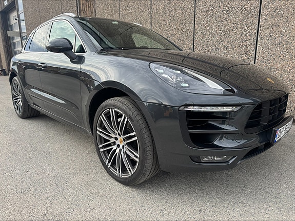 Porsche Macan 11 of 30
