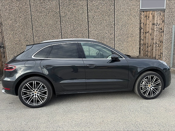 Porsche Macan 10 of 30