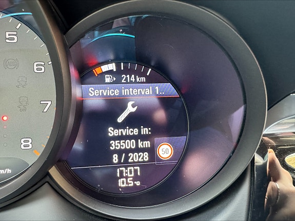 Porsche Macan 25 of 30