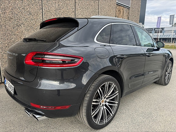 Porsche Macan 9 of 30