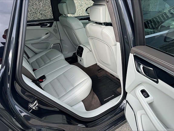 Porsche Macan 19 of 30