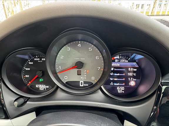 Porsche Macan 24 of 30