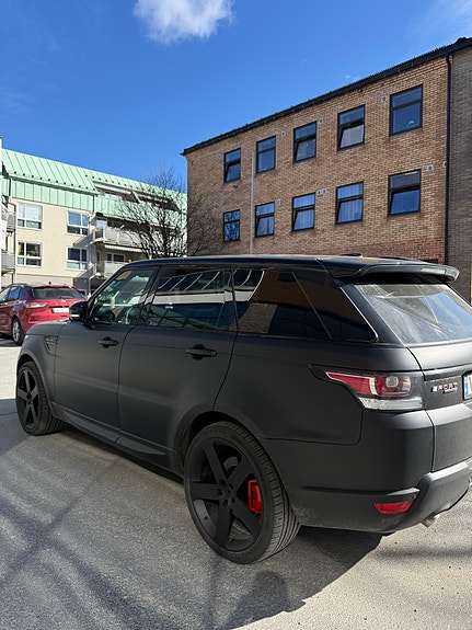Land Rover Range Rover Sport 10 of 30