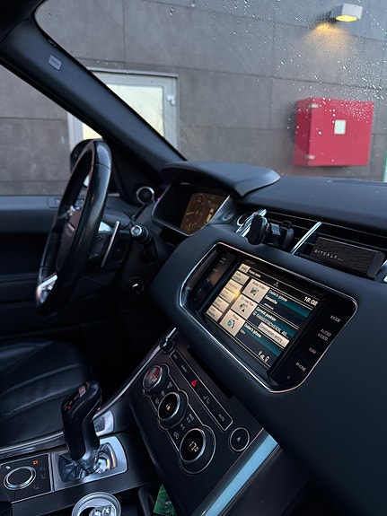 Land Rover Range Rover Sport 13 of 30