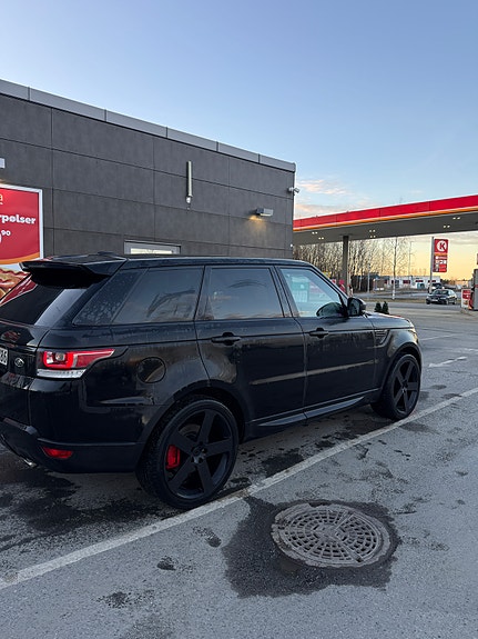Land Rover Range Rover Sport 11 of 30