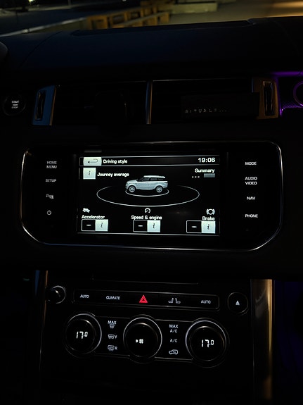 Land Rover Range Rover Sport 24 of 30
