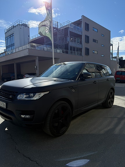 Land Rover Range Rover Sport 9 of 30