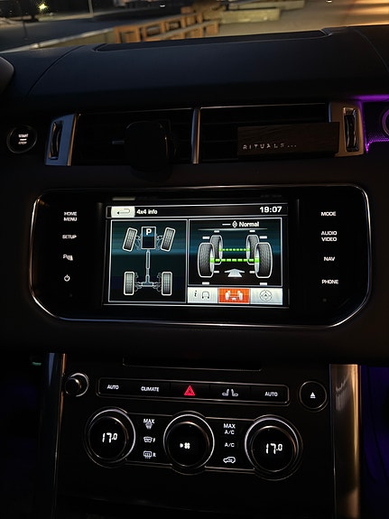 Land Rover Range Rover Sport 26 of 30