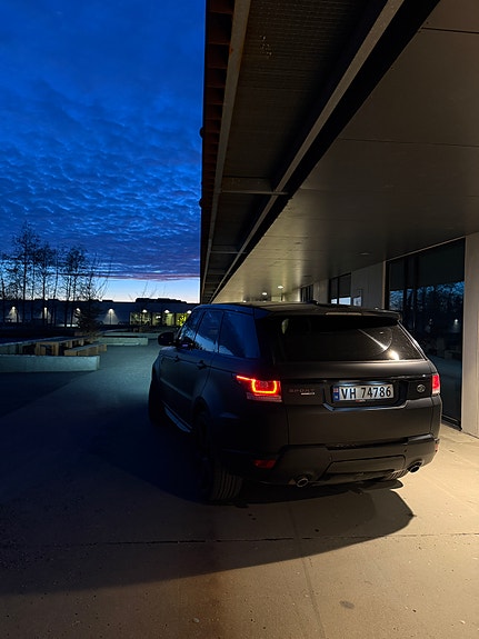 Land Rover Range Rover Sport 16 of 30