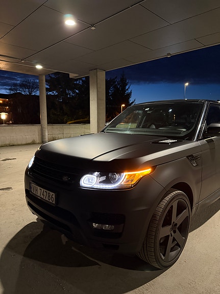 Land Rover Range Rover Sport 4 of 30