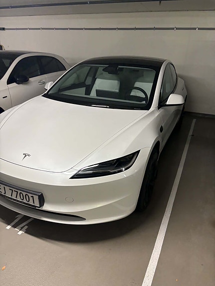Tesla Model 3 2 of 18
