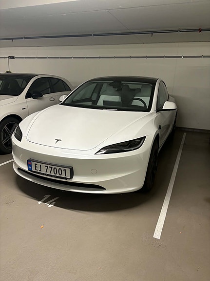 Tesla Model 3 10 of 18