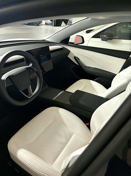 Tesla Model 3 9 of 18