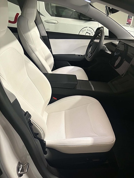 Tesla Model 3 16 of 18
