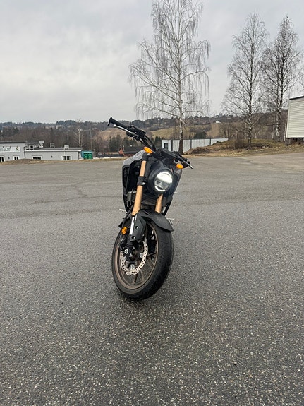 Honda CB 125 R 2 of 5