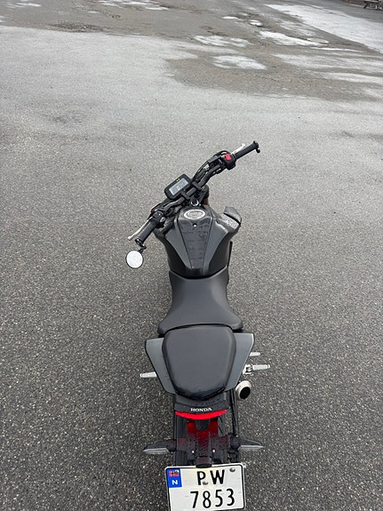 Honda CB 125 R 5 of 5