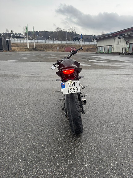 Honda CB 125 R 4 of 5