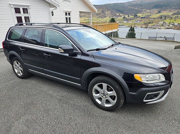 Volvo XC70 2 of 5