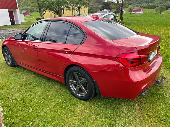 BMW 320xd 3 of 5