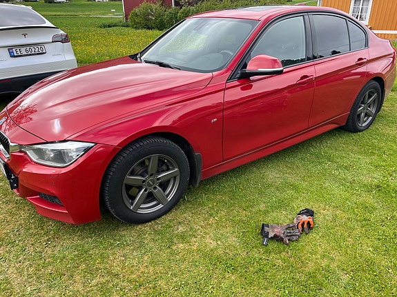 BMW 320xd 2 of 5