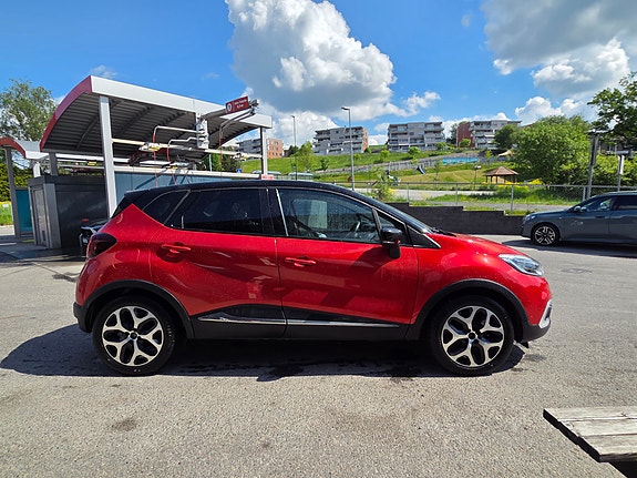 Renault Captur 3 of 5
