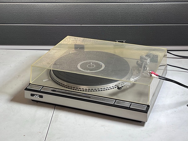 Vintage JVC L-A55 platespiller sølv