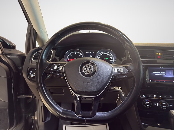 Volkswagen Golf VII 11 of 25