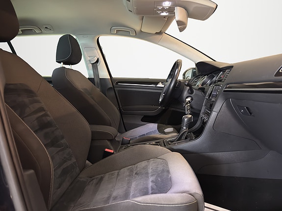 Volkswagen Golf VII 19 of 25