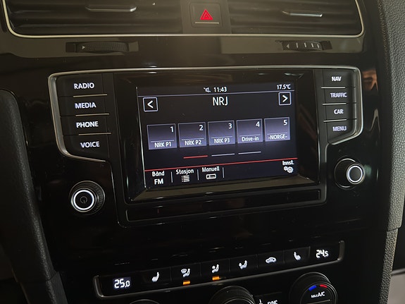 Volkswagen Golf VII 24 of 25