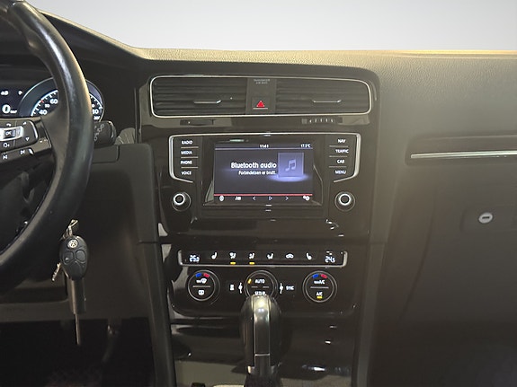 Volkswagen Golf VII 16 of 25