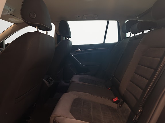 Volkswagen Golf VII 18 of 25