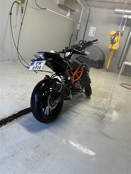 KTM 125 Duke 3 of 5