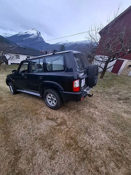 Nissan Patrol 5 of 10